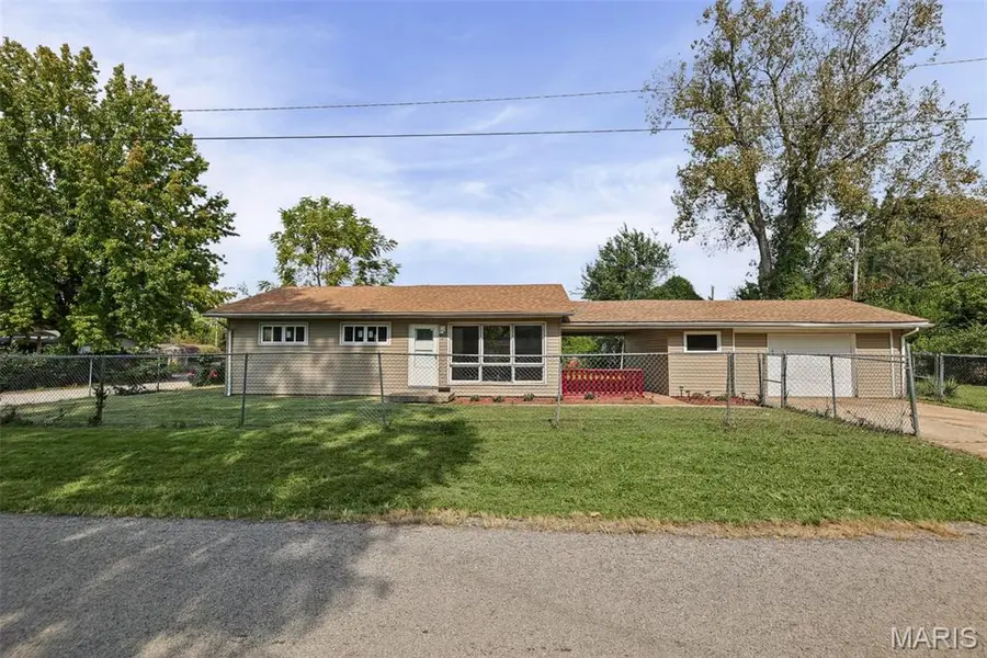 7301 Church LN, East St Louis, IL 62203