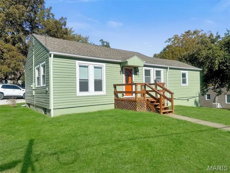 1802 Taylor ST, Lexington, MO 64067