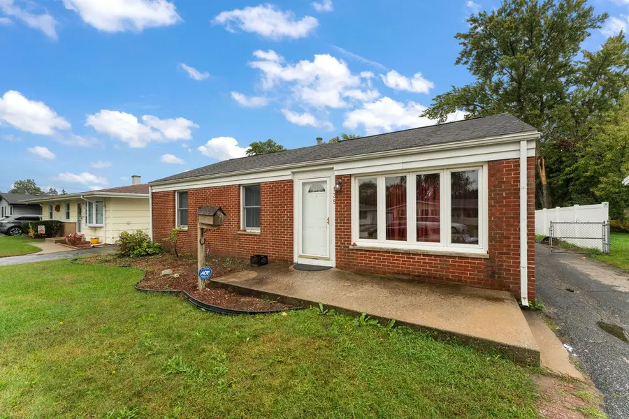135 Laura LN, Thornton, IL 60476