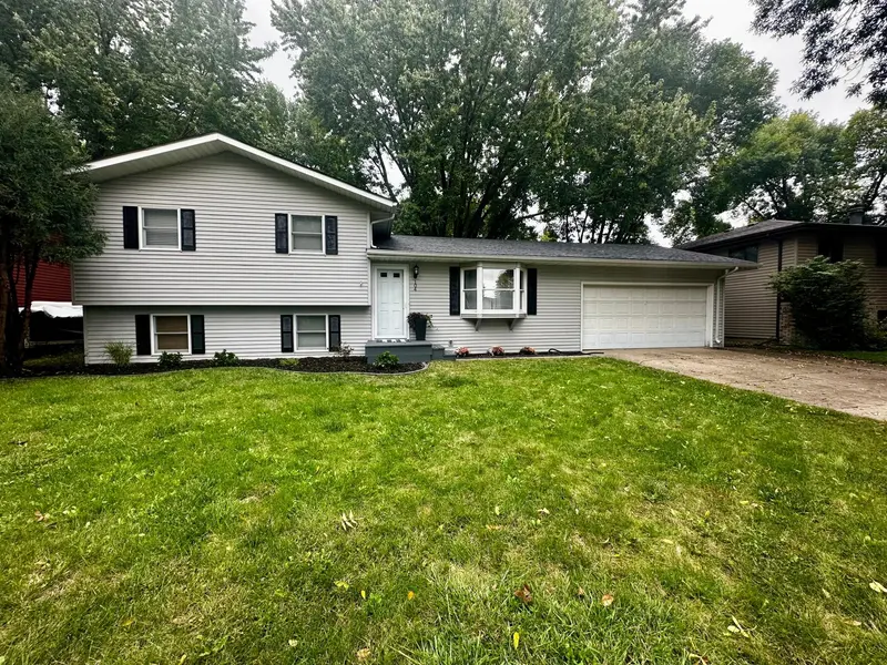 104 W Thomas AVE, Marshall, MN 56258