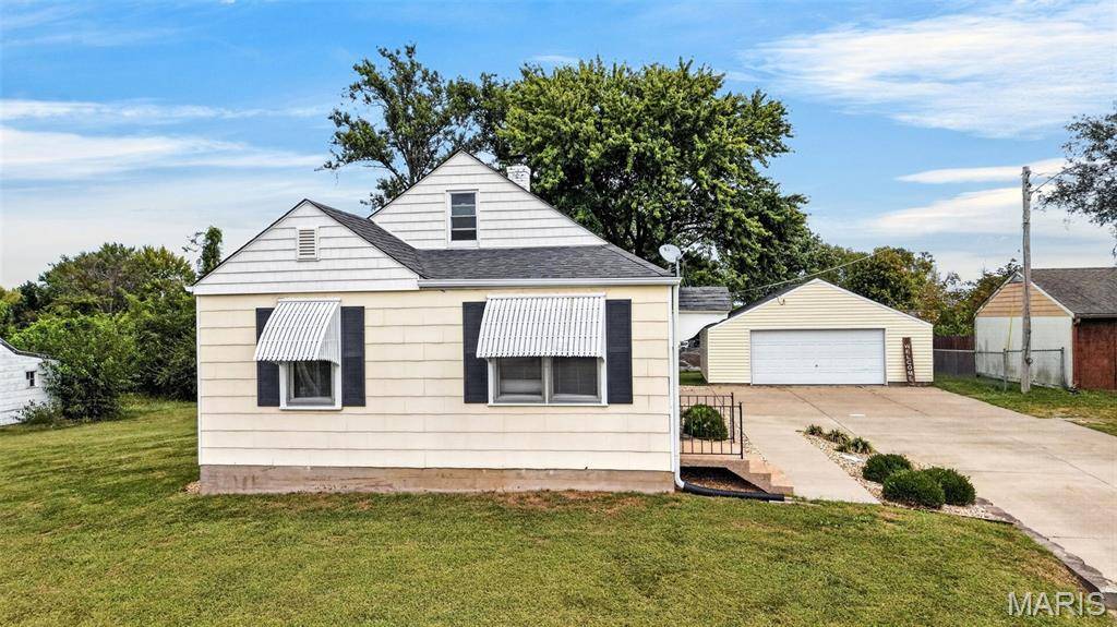 1618 Muegge RD, St Charles, MO 63303