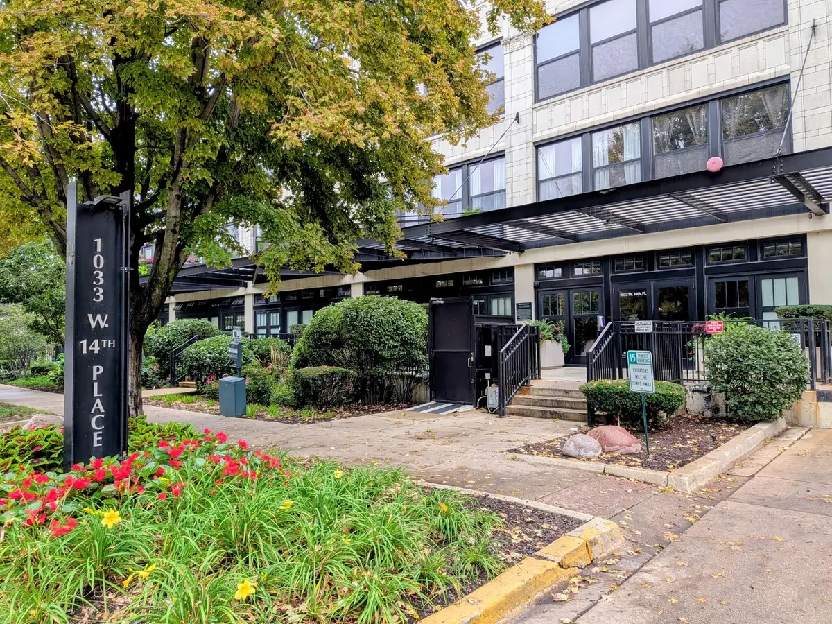 1033 W 14th PL #211, Chicago, IL 60608