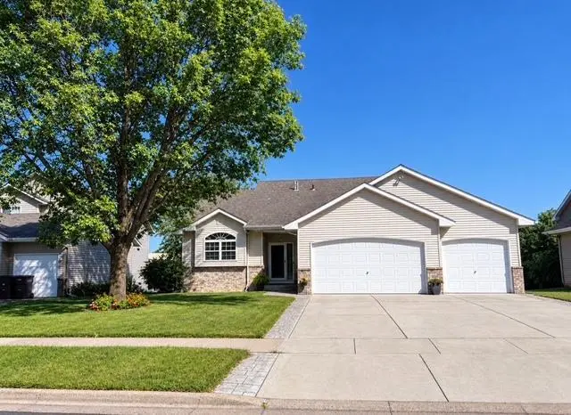 1315 English AVE NW, New Prague, MN 56071