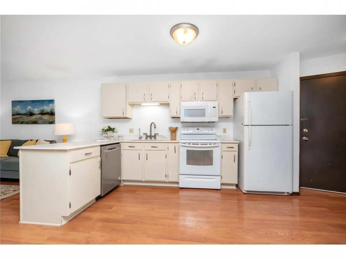 175 County Road B2 E #429, Little Canada, MN 55117