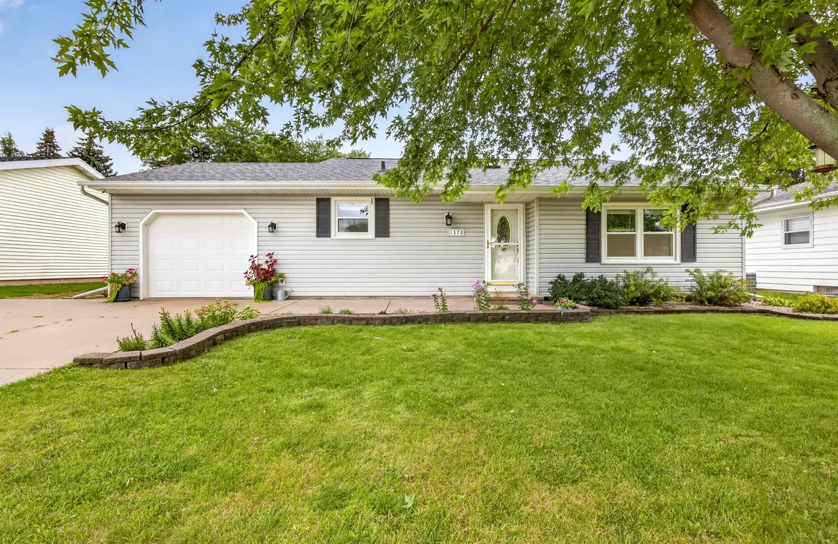 1378 INVERNESS LN, Neenah, WI 54956