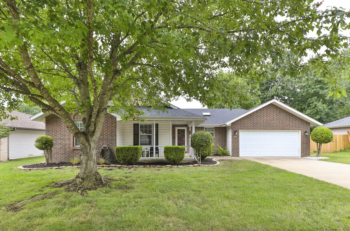335 S Foster AVE, Springfield, MO 65802
