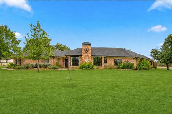 138 Green Oaks Drive, Bartonville, TX 76226