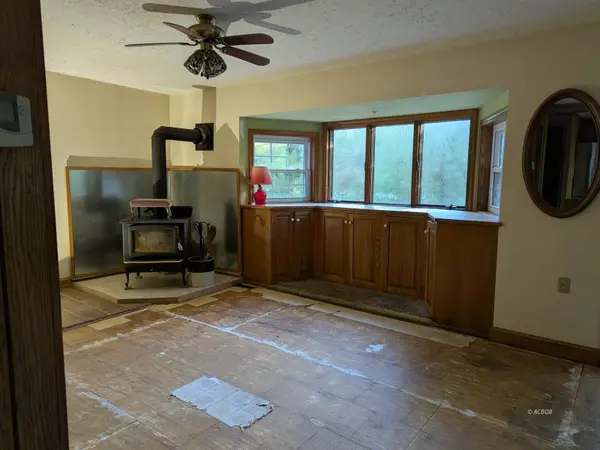 15717 Willow Creek Rd, Athens, OH 45701