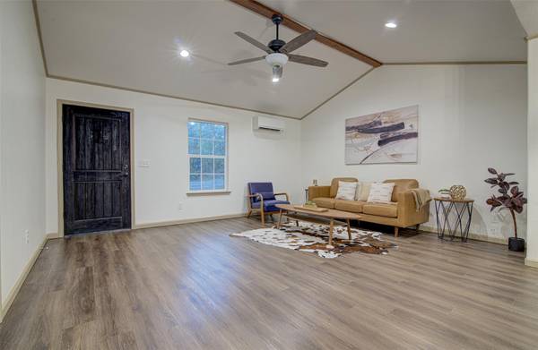 2848 Indian TRL, Kingsland, TX 78639
