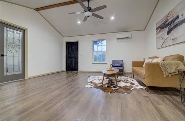2848 Indian TRL, Kingsland, TX 78639