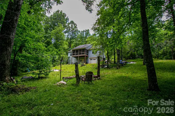 164 Horseplay LN, Lake Toxaway, NC 28747