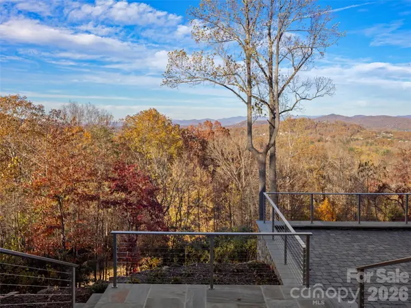 222 Secluded Hills LN, Arden, NC 28704