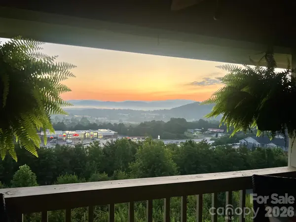 55 Rotunda CIR #1403, Asheville, NC 28806