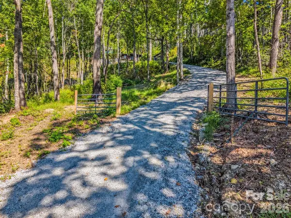 500 E Poplar DR, Hendersonville, NC 28792