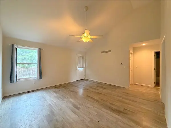 14 Sandi CIR, Dearborn, MO 64439