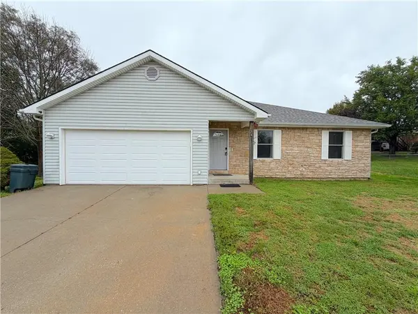 14 Sandi CIR, Dearborn, MO 64439
