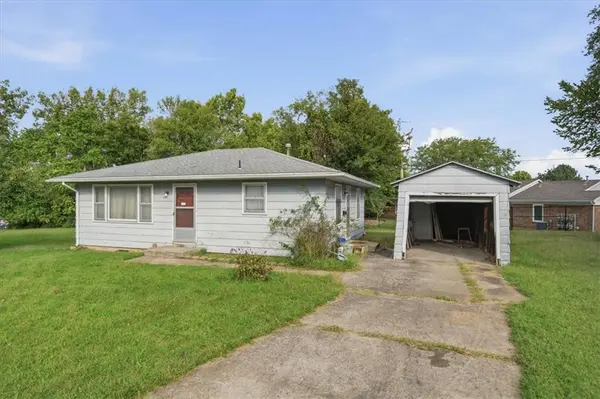 2115 SE Jefferson ST, Topeka, KS 66605