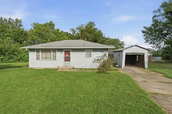 2115 SE Jefferson ST, Topeka, KS 66605