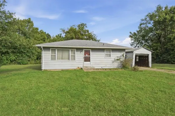 2115 SE Jefferson ST, Topeka, KS 66605