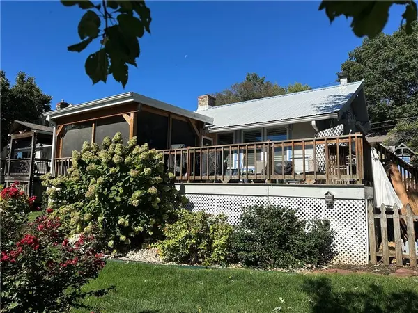35 Emerald Shore DR, Lake Tapawingo, MO 64015