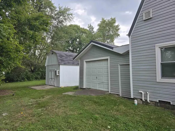 206 E 9Th ST, North Manchester, IN 46962-1135