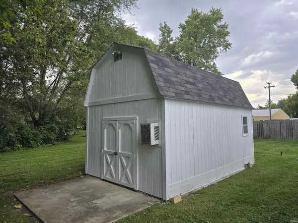 206 E 9Th ST, North Manchester, IN 46962-1135