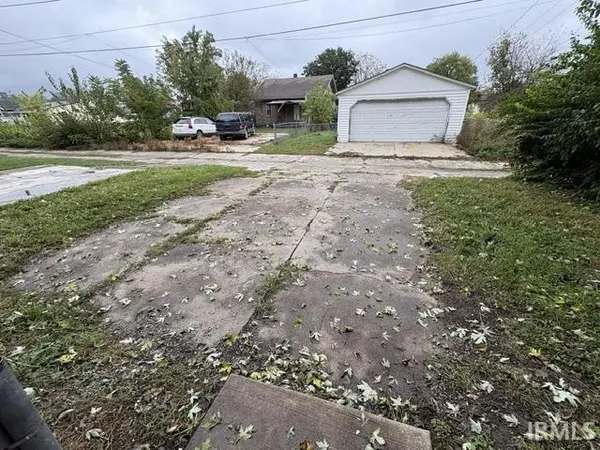 2024 S Jefferson ST, Muncie, IN 47302-4035