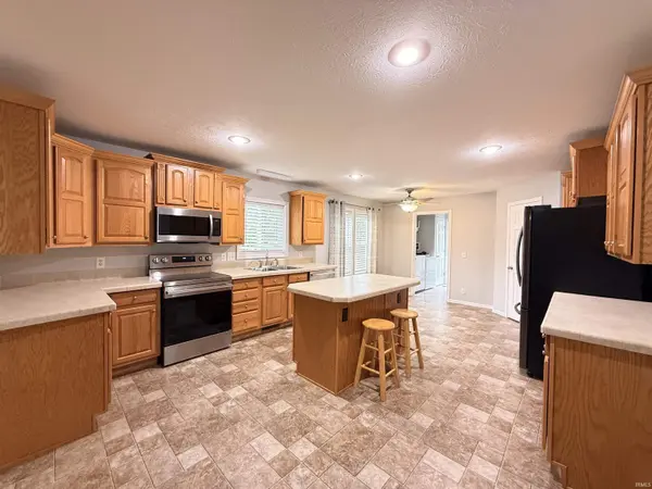 3222 S Bullocktown RD, Boonville, IN 47601