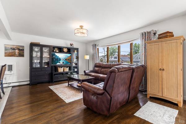 115 S 11th ST, New Hyde Park, NY 11040