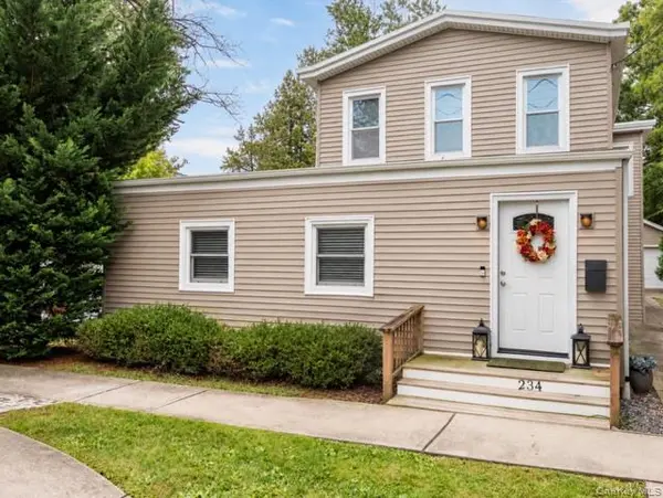 234 Foxhurst RD, Oceanside, NY 11572