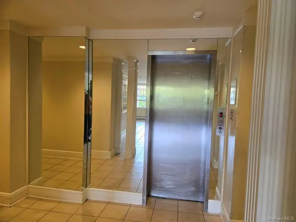 1 Consulate DR #1E, Tuckahoe, NY 10707