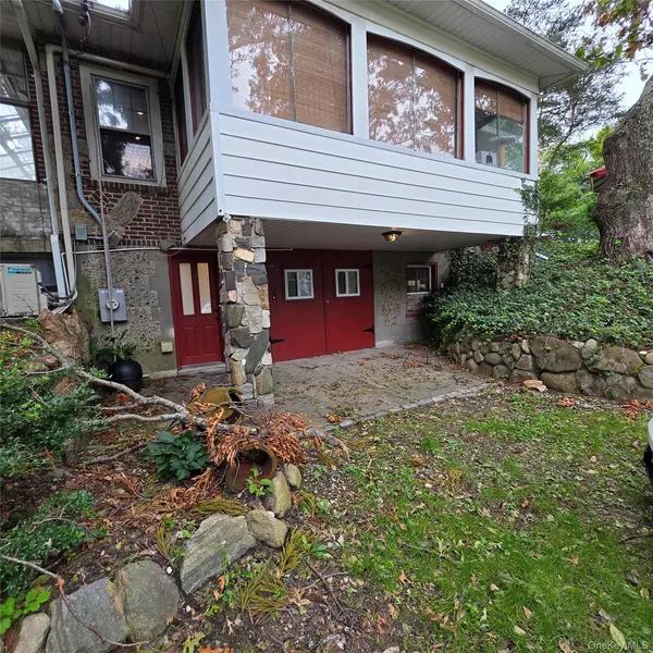 22 Riverhead RD, Sound Beach, NY 11789