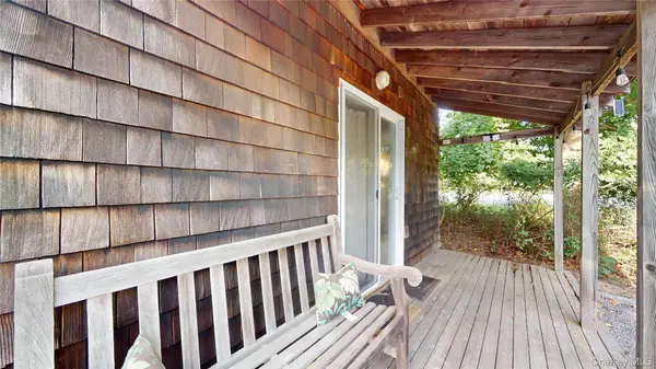 14 B Franklin Ave, Westhampton Beach, NY 11978