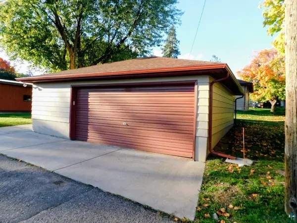 806 N 7th St, Virginia, MN 55792