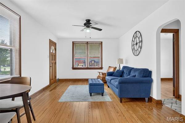 1618 Muegge RD, St Charles, MO 63303
