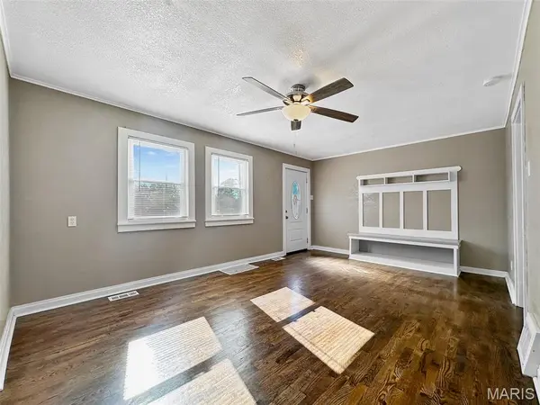 1802 Taylor ST, Lexington, MO 64067