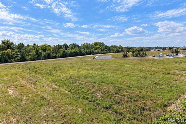 418 & 412 N Service RD, St Peters, MO 63376