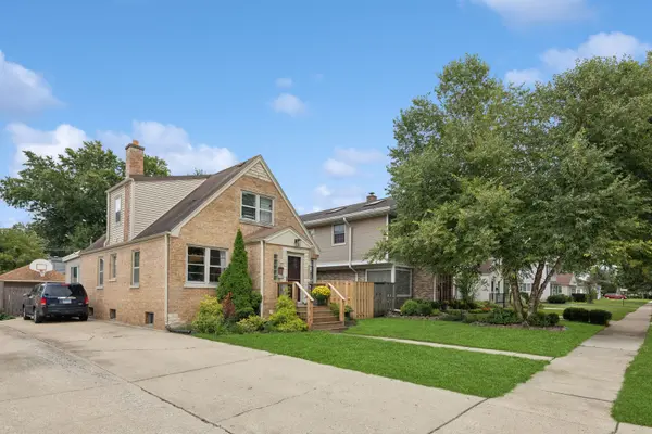 1095 Webster LN, Des Plaines, IL 60016