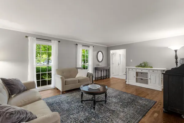 1110 E Gartner RD, Naperville, IL 60540