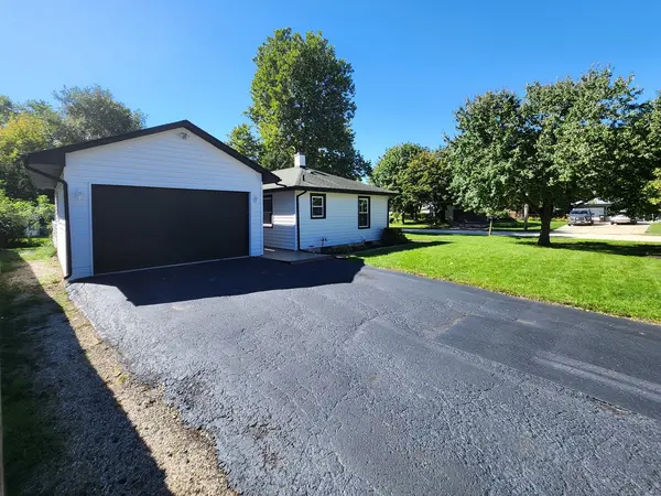221 Sunset TER, Crystal Lake, IL 60014