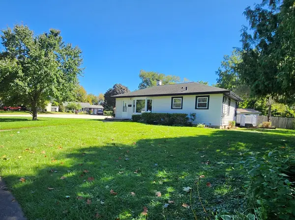 221 Sunset TER, Crystal Lake, IL 60014
