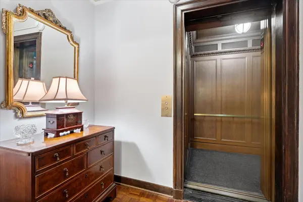 1325 N Astor ST #2, Chicago, IL 60610