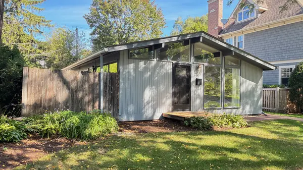 216 Broadway ST, Libertyville, IL 60048