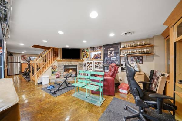 5227 S Mulligan AVE, Chicago, IL 60638
