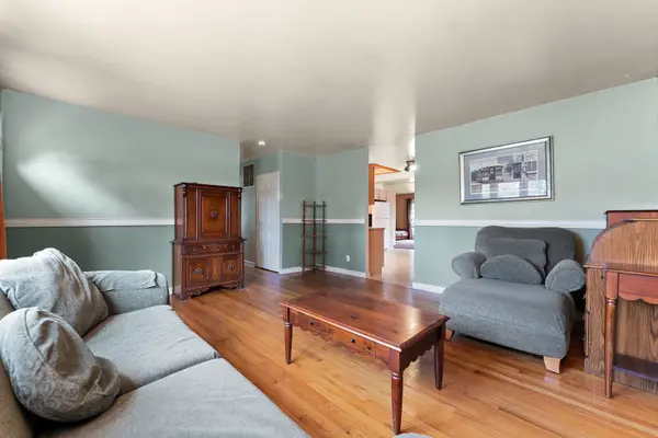 135 Laura LN, Thornton, IL 60476