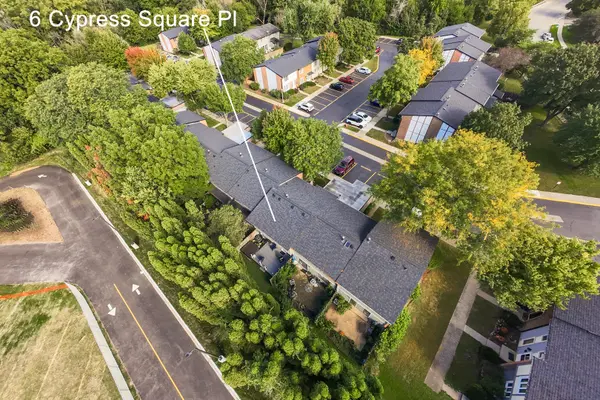 6 Cypress SQ, Elgin, IL 60123