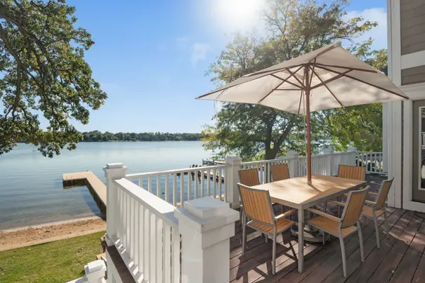 937 N Shore DR, Crystal Lake, IL 60014