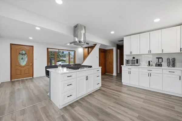 8937 Mcvicker AVE, Oak Lawn, IL 60453
