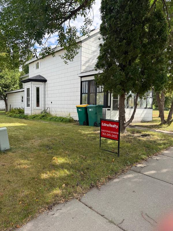 311 E 4th ST, Crookston, MN 56716
