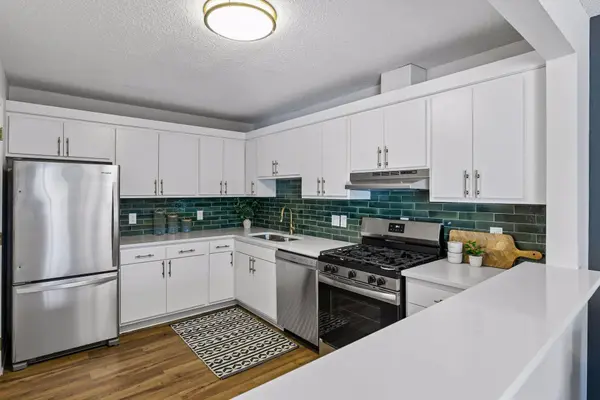 8948 Neill Lake RD #B, Eden Prairie, MN 55347